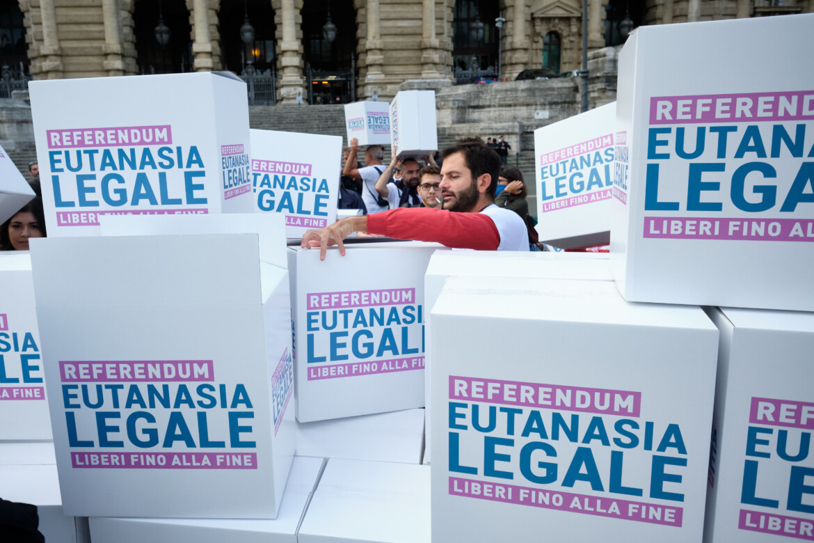 Fine vita, il ddl delle destre privatizza il suicidio assistito