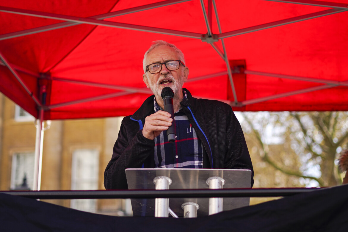Corbyn pensa a un nuovo partito: pace e ambiente Corbyn pensa a un nuovo partito: pace e ambiente