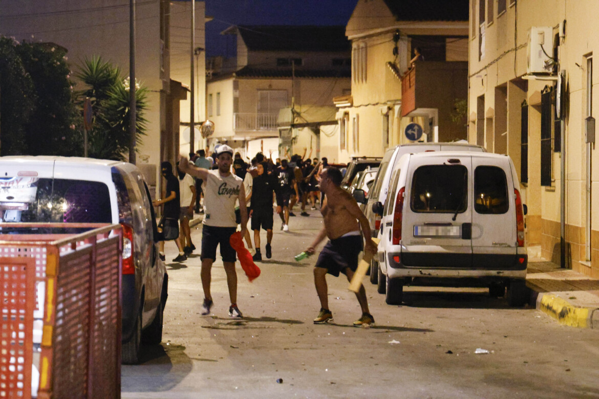Ronde neofasciste scatenate contro i migranti in Spagna Ronde neofasciste scatenate contro i migranti in Spagna
