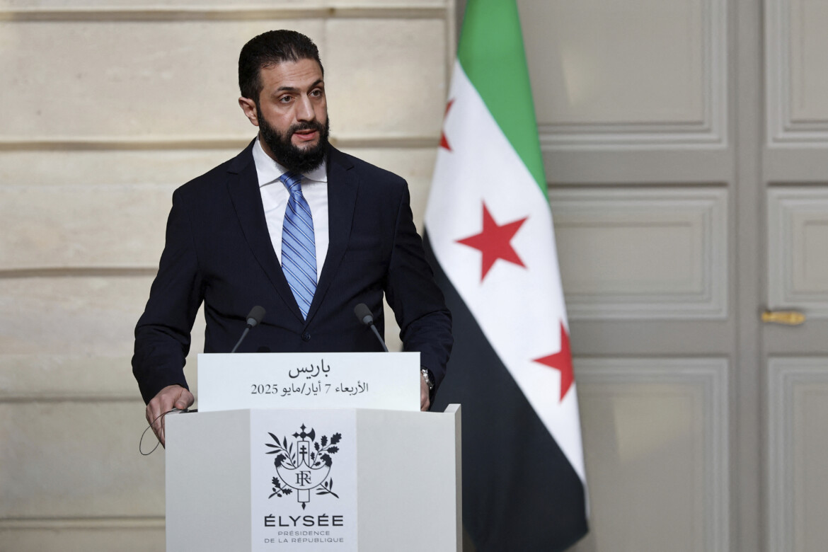 Israele bombarda la Siria e intanto tratta con il regime di Ahmad Sharaa Israele bombarda la Siria e intanto tratta con il regime di Ahmad Sharaa