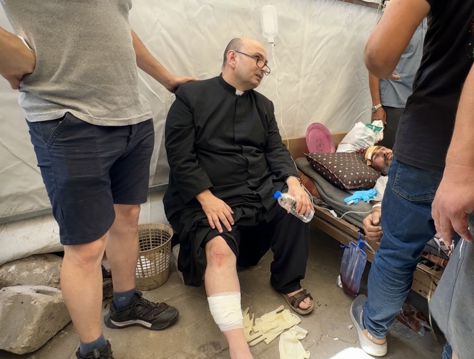 Colpita la chiesa cattolica della Striscia. Tre morti Colpita la chiesa cattolica della Striscia. Tre morti