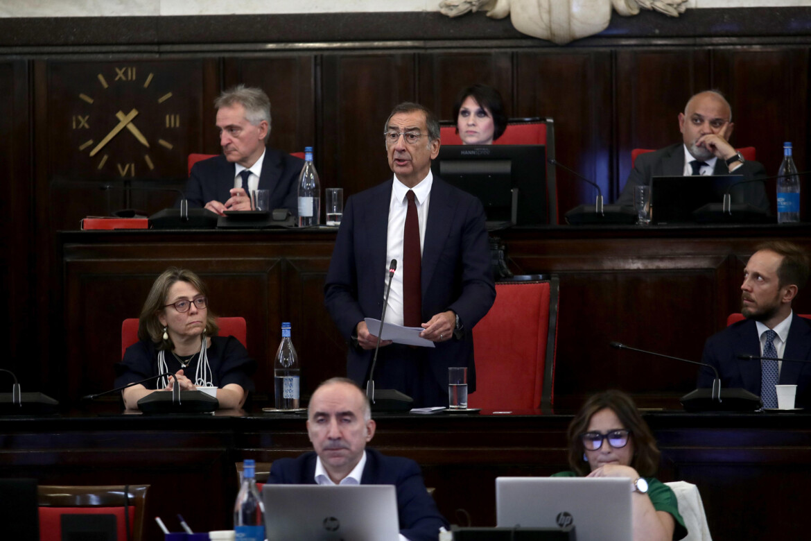 Milano, Beppe Sala si blinda: «Lo stadio resta in vendita»