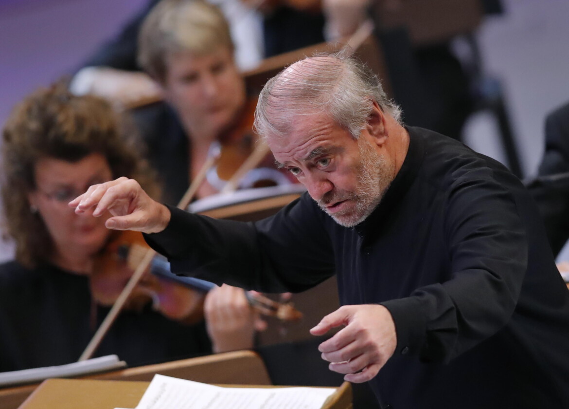 Gergiev resta in Russia: polemiche e imbarazzi Gergiev resta in Russia: polemiche e imbarazzi