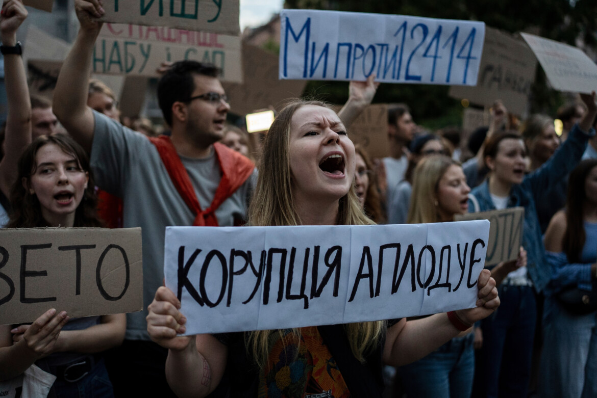 Ucraina, «Sei anni senza elezioni, ora i corrotti sono un vantaggio» Ucraina, «Sei anni senza elezioni, ora i corrotti sono un vantaggio»
