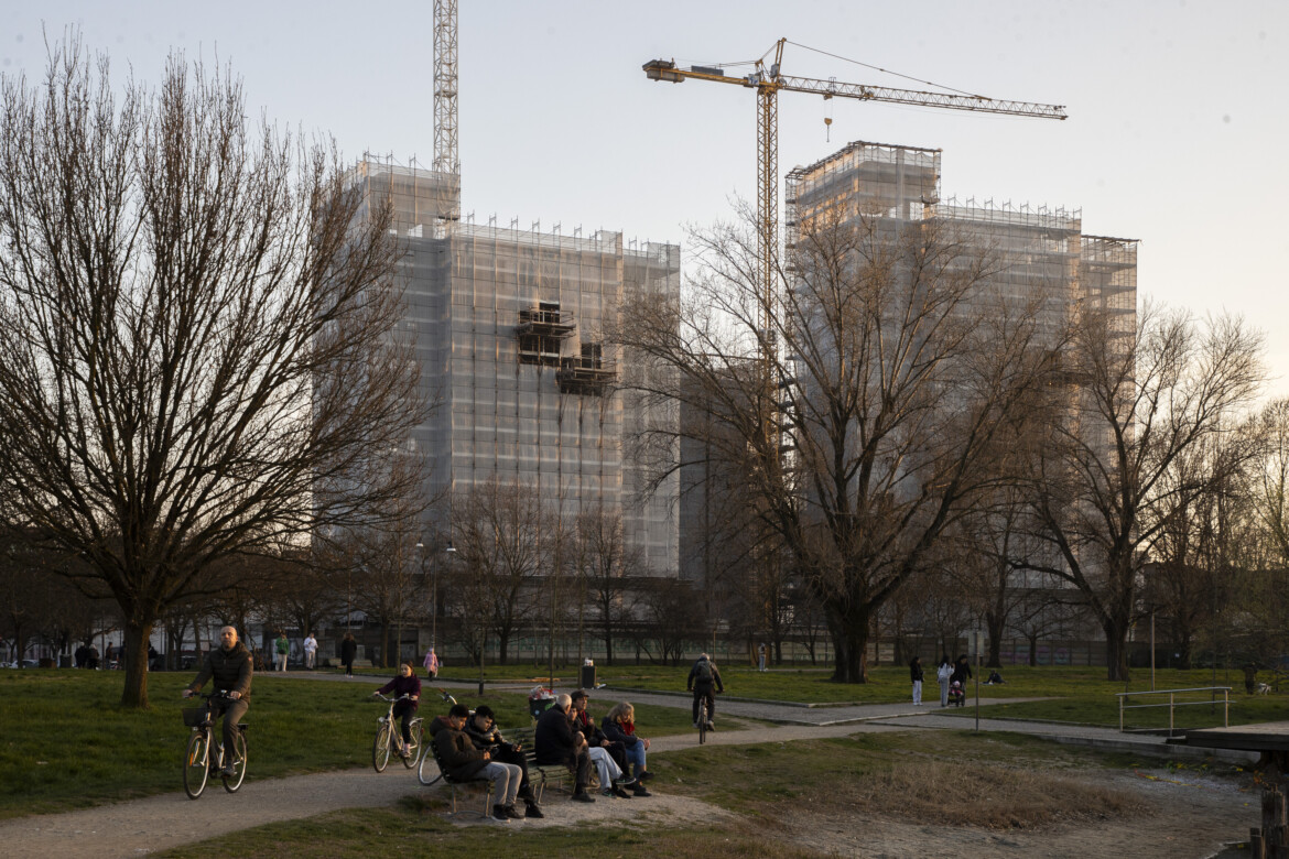 stop ai grattacieli selvaggi a milano