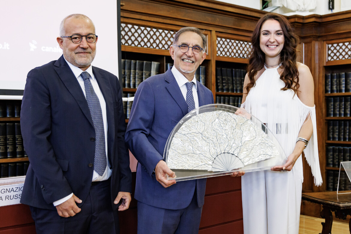 La Russa: «Mi arrampico sugli specchi in difesa del governo» La Russa: «Mi arrampico sugli specchi in difesa del governo»