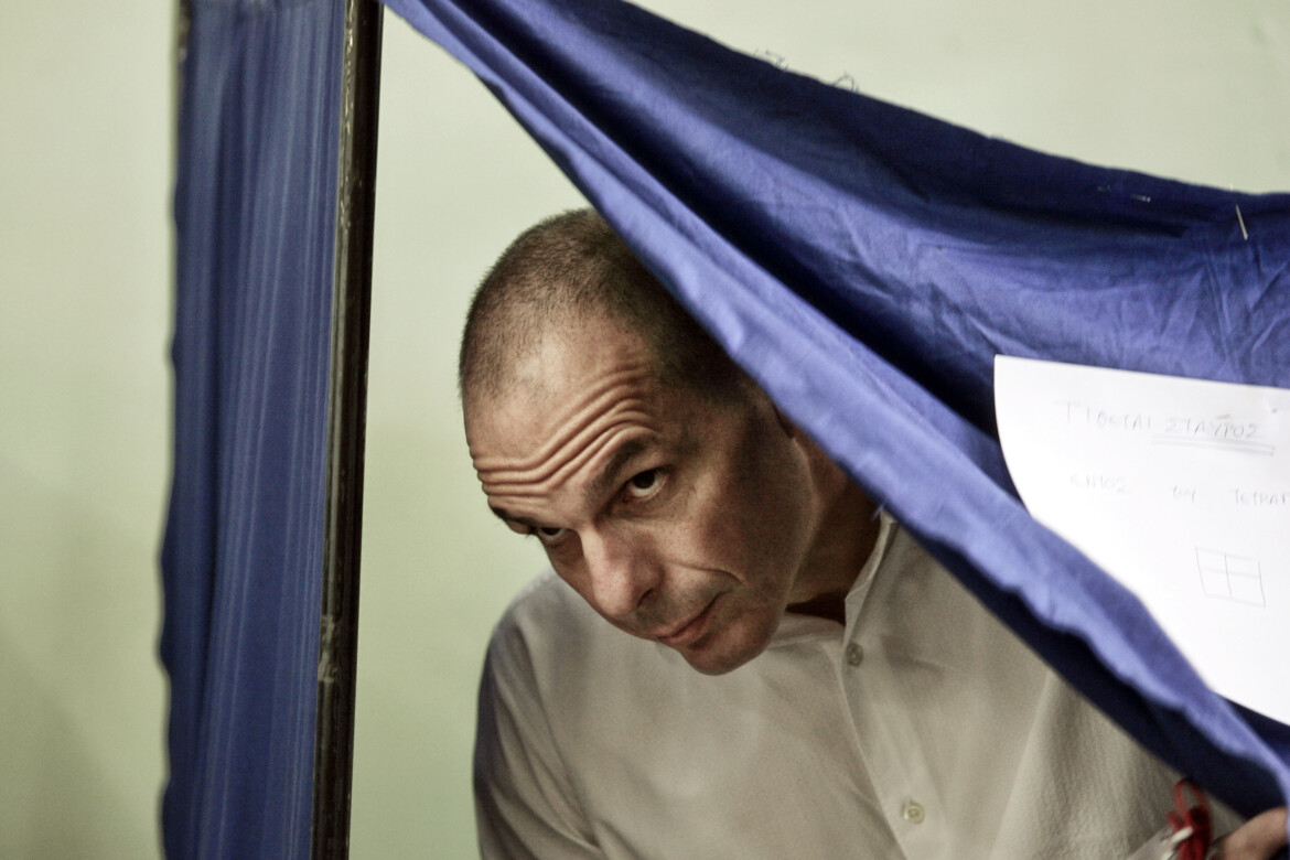 Yanis Varoufakis non si arrende Yanis Varoufakis non si arrende