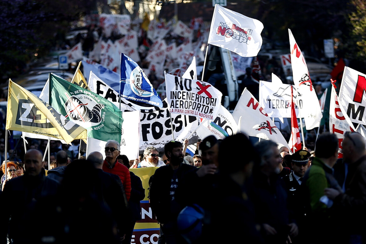 Controlli ambientali attenuati in nome della «difesa nazionale» Controlli ambientali attenuati in nome della «difesa nazionale»