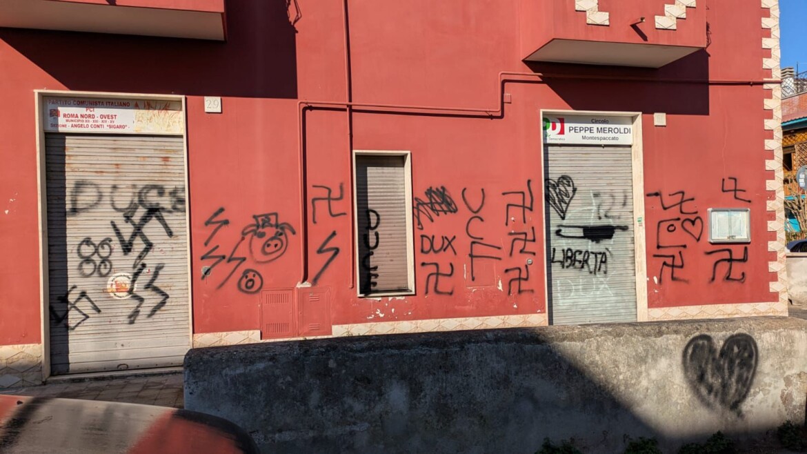 Roma, vandalizzate le sedi Pd e Anpi dopo la rimozione del murales neofascista Roma, vandalizzate le sedi Pd e Anpi dopo la rimozione del murales neofascista