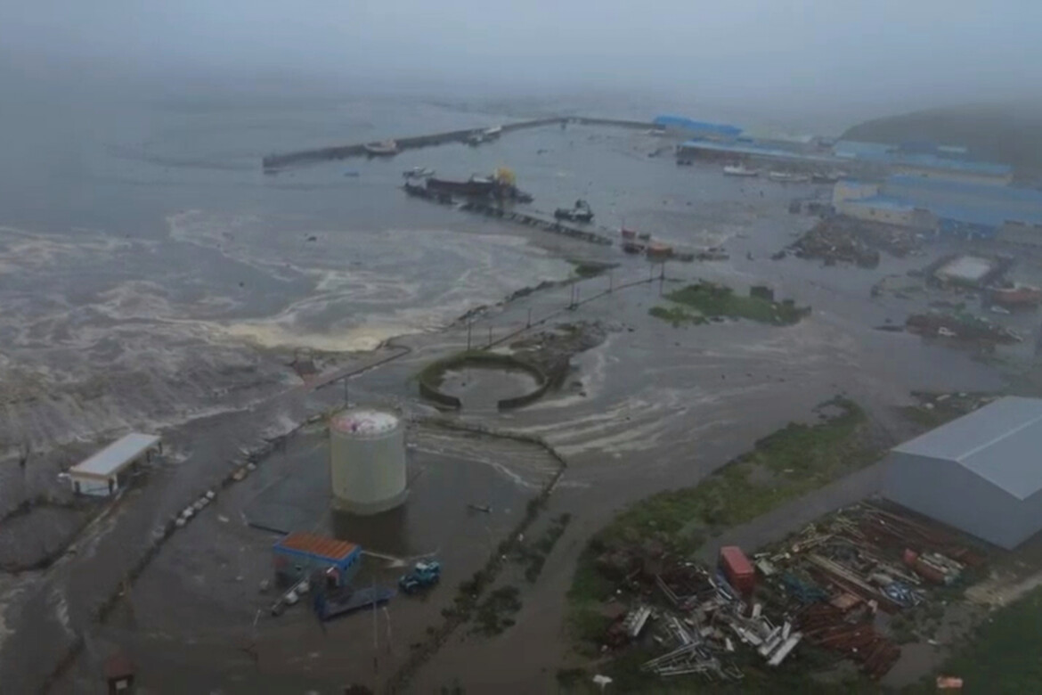 potente sisma al largo della kamtchatka e allarme tsunami ridimensionato dal giappone al cile
