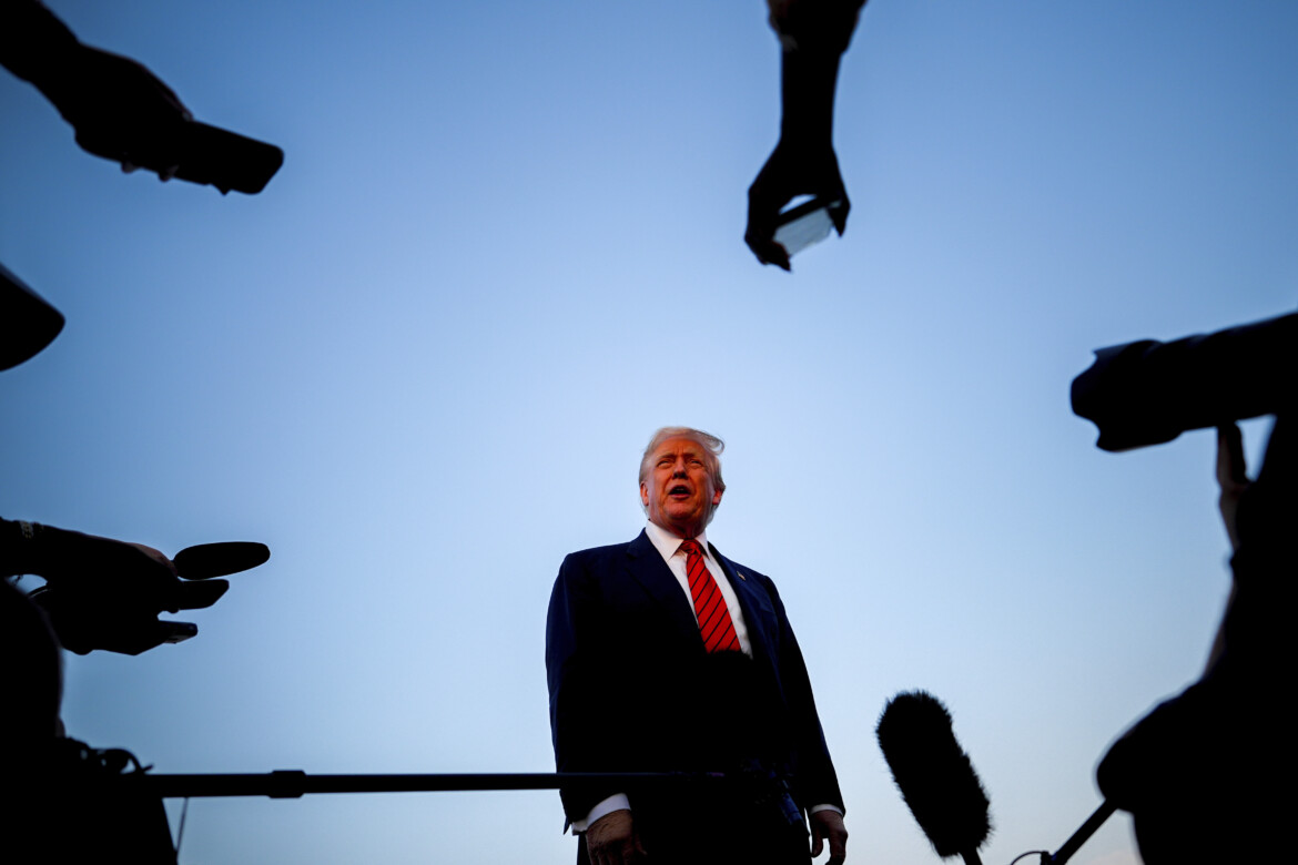 Dazi, Trump minaccia di nuovo tutti: farmaci al 250% e Ue al 35% Dazi, Trump minaccia di nuovo tutti: farmaci al 250% e Ue al 35%