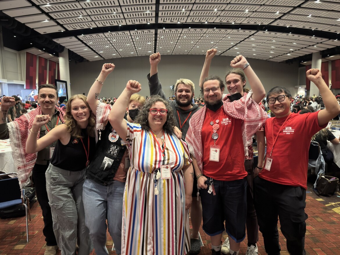 «Socialista non è più un insulto». Cresce il non partito di Sanders «Socialista non è più un insulto». Cresce il non partito di Sanders