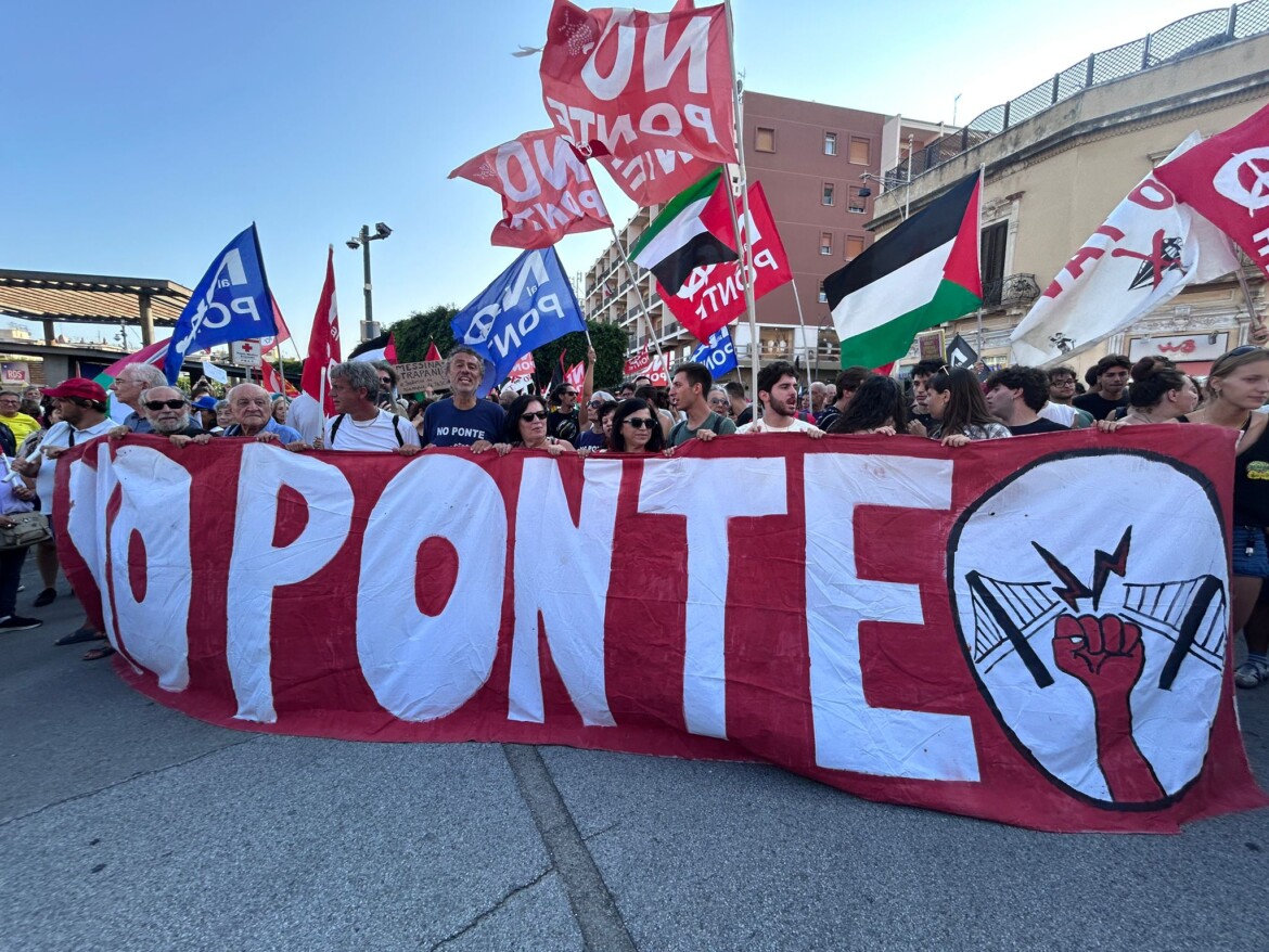 Messina, la rabbia dei No Ponte: «Salvini cancella la nostra terra» Messina, la rabbia dei No Ponte: «Salvini cancella la nostra terra»