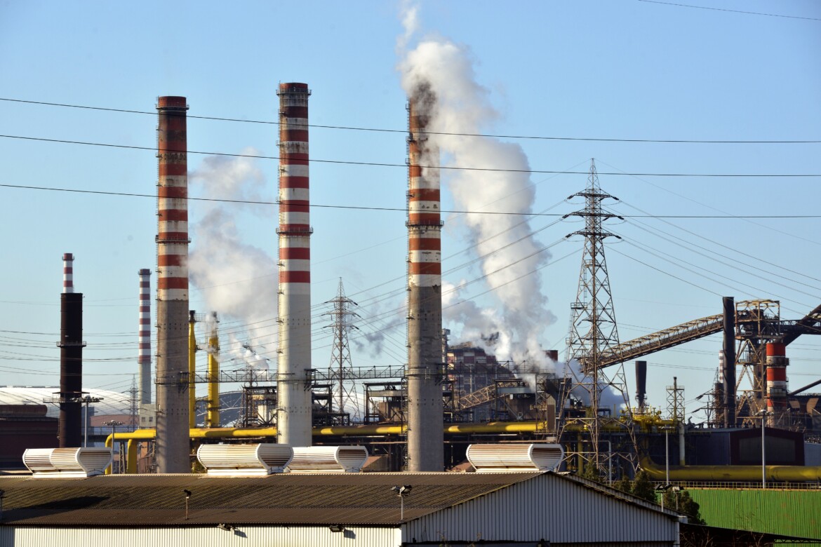 Ilva, l’«accordo storico» di Urso è un bluff: nodi rimandati a settembre