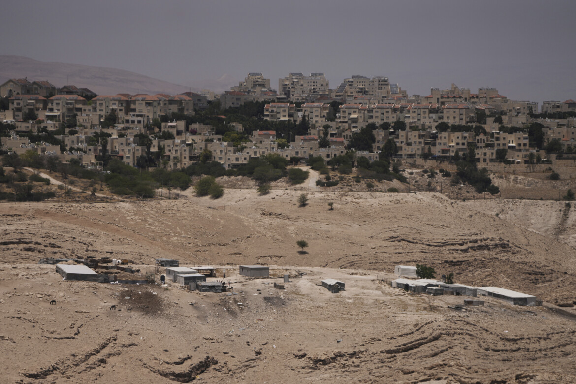 Il corridoio di colonie per «seppellire» il futuro palestinese Il corridoio di colonie per «seppellire» il futuro palestinese