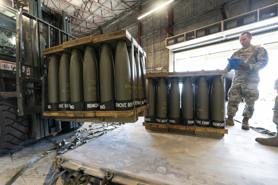 La protezione? Costa cento miliardi. Armi Usa per Kiev con denaro europeo