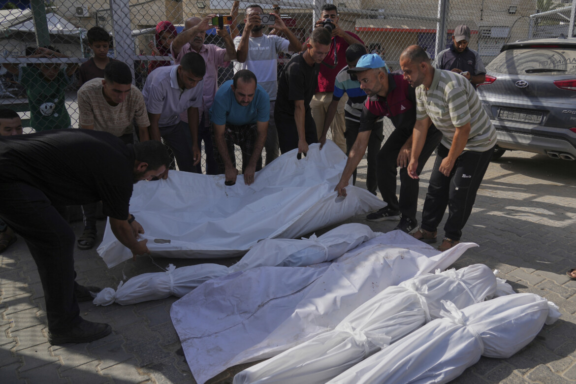 Gaza e Cisgiordania, Israele allarga i confini con bombe e colonie
