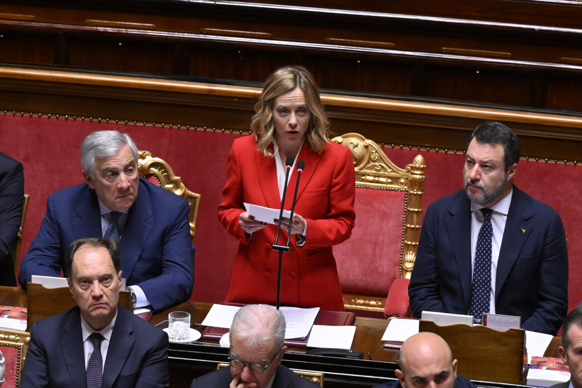 Il governo all’attacco: «Una strategia che porteremo avanti»