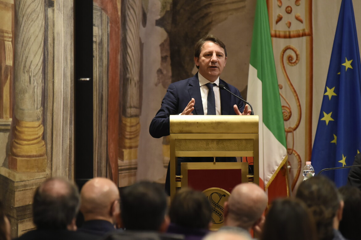 Calabria, campo larghissimo per Tridico. No di Calenda, Azione si spacca Calabria, campo larghissimo per Tridico. No di Calenda, Azione si spacca