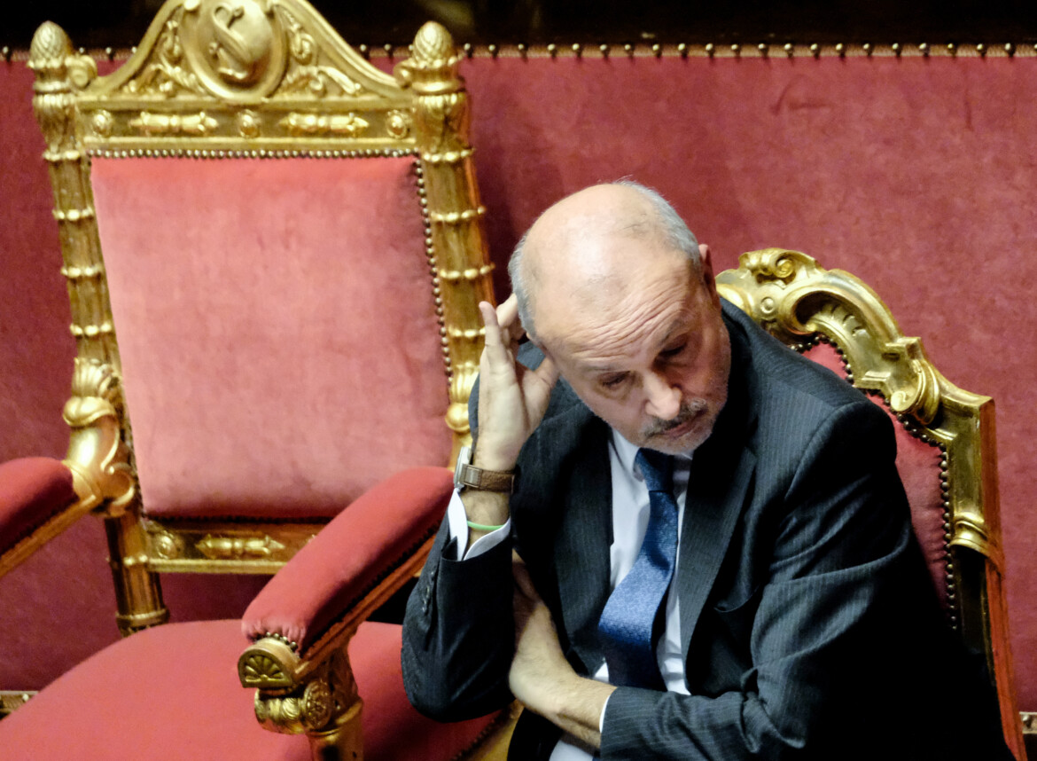 Schillaci evita il meeting di Rimini, resta aperta la frattura nel governo sui no vax