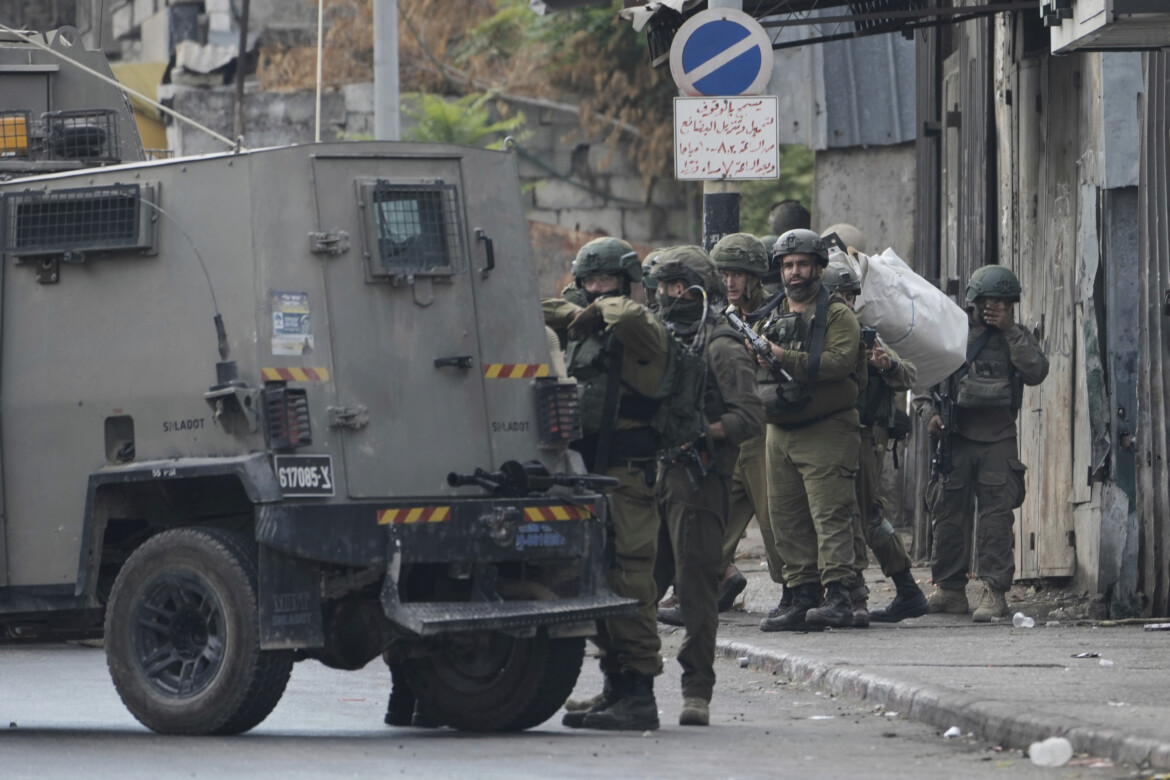 A Gaza 10 uccisi dalla fame, Nablus invasa: arresti e feriti A Gaza 10 uccisi dalla fame, Nablus invasa: arresti e feriti