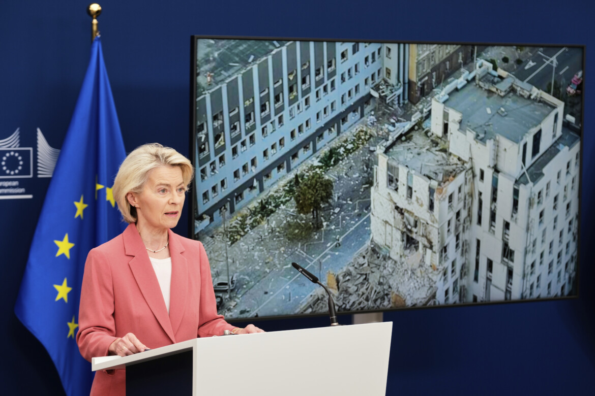 Corsa al riarmo, il tour di von der Leyen sul fronte Est Corsa al riarmo, il tour di von der Leyen sul fronte Est
