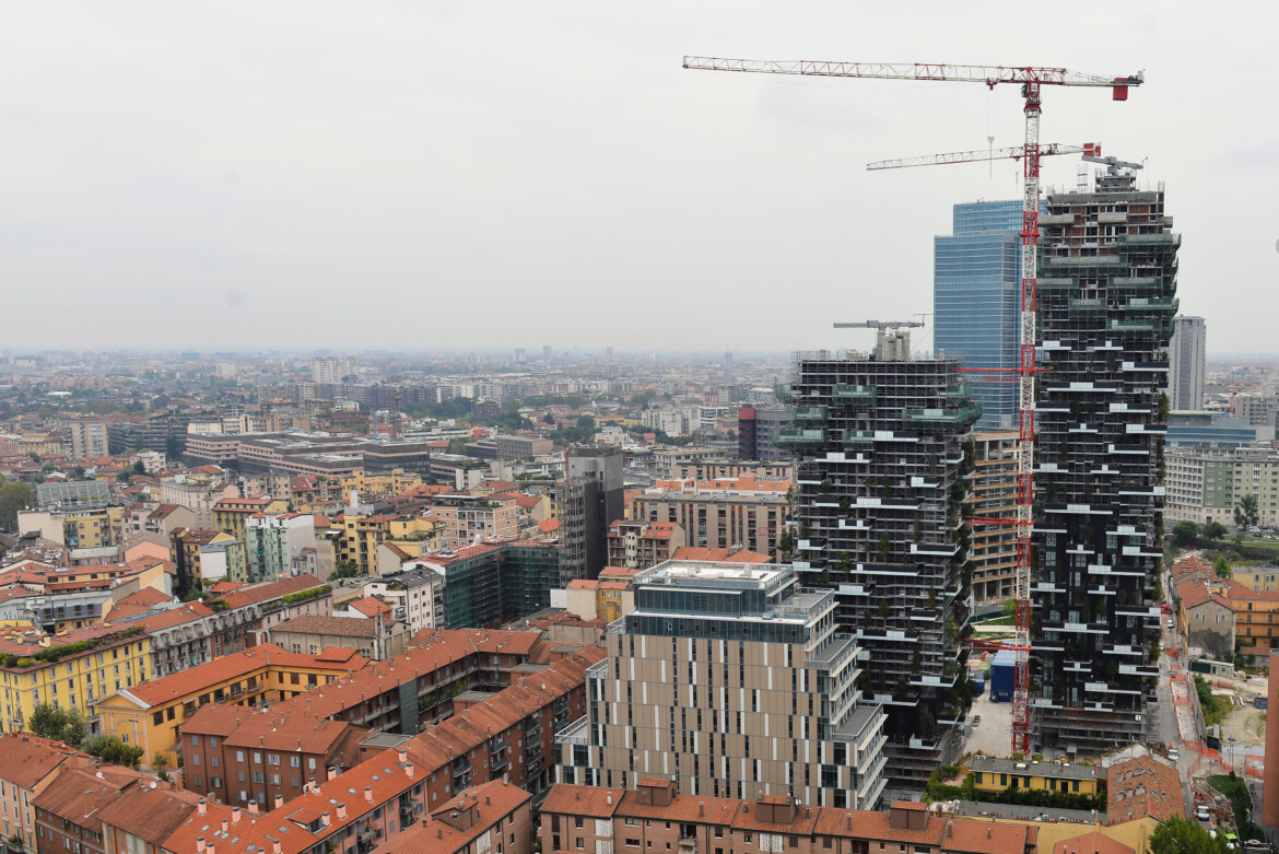 Milano, un abuso tira l’altro. Ma l’inchiesta non ferma gli affari Milano, un abuso tira l’altro. Ma l’inchiesta non ferma gli affari
