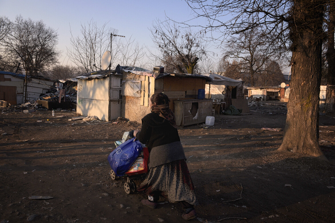 Poveri e stranieri: scoprire i rom solo per odiarli
