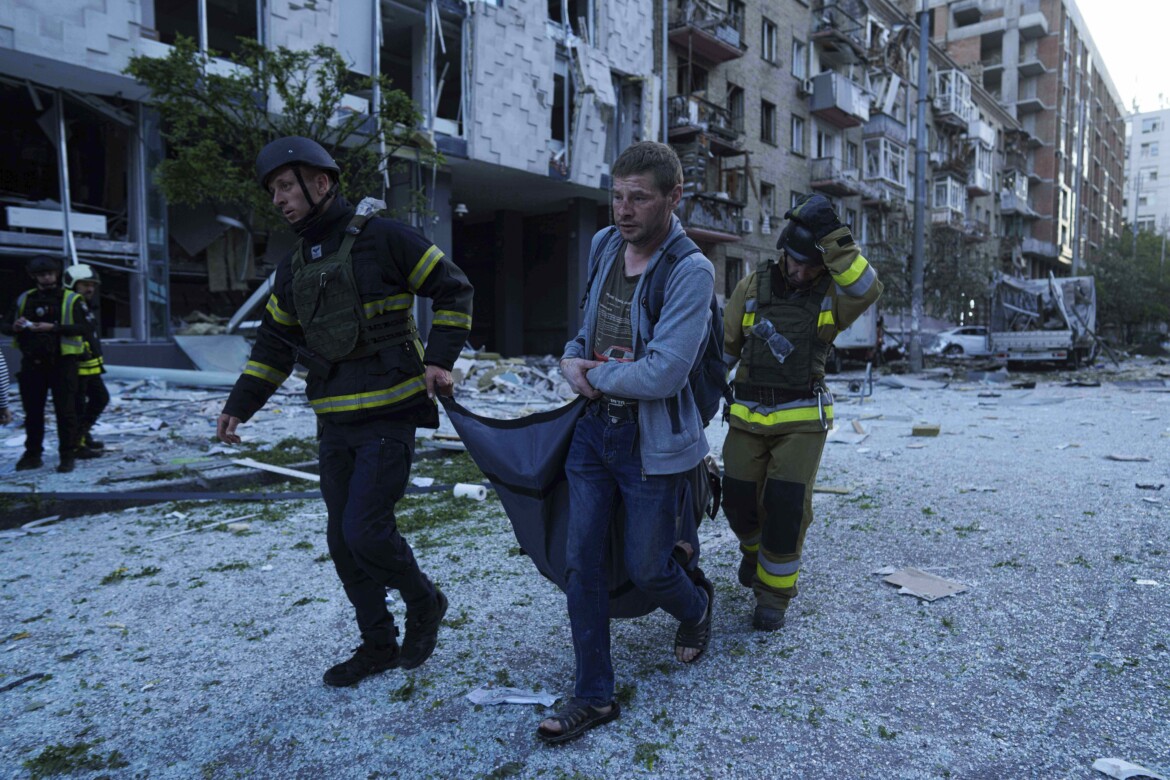 Centinaia di testate su Kiev. È questa la trattativa di Putin Centinaia di testate su Kiev. È questa la trattativa di Putin