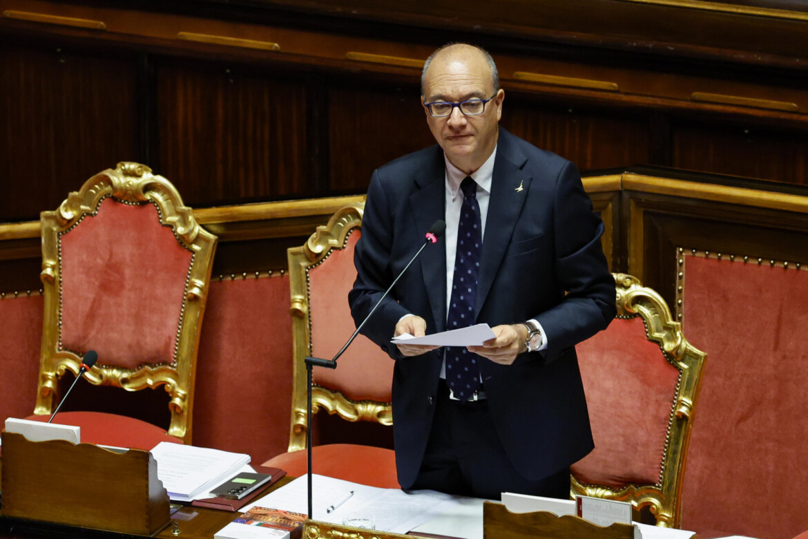 La campanella elettorale di Valditara nelle Marche
