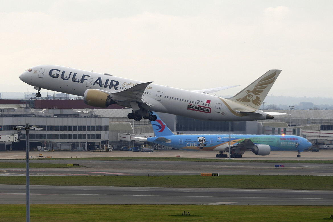 Attacco informatico agli aeroporti, in tilt il check in
