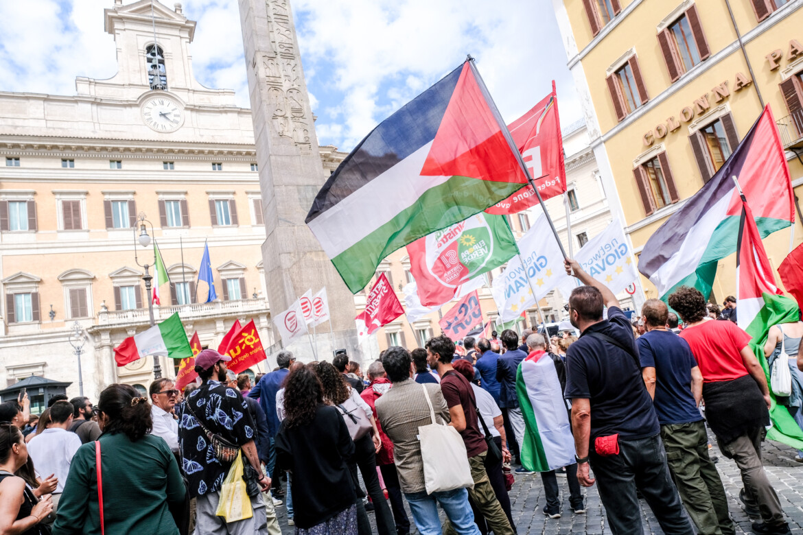 Meloni scarica la Flotilla. Le opposizioni con la piazza