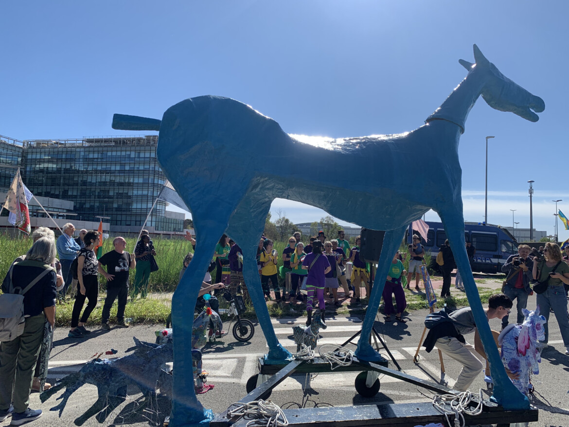 Il Marco Cavallo arriva al Cpr di Ponte Galeria