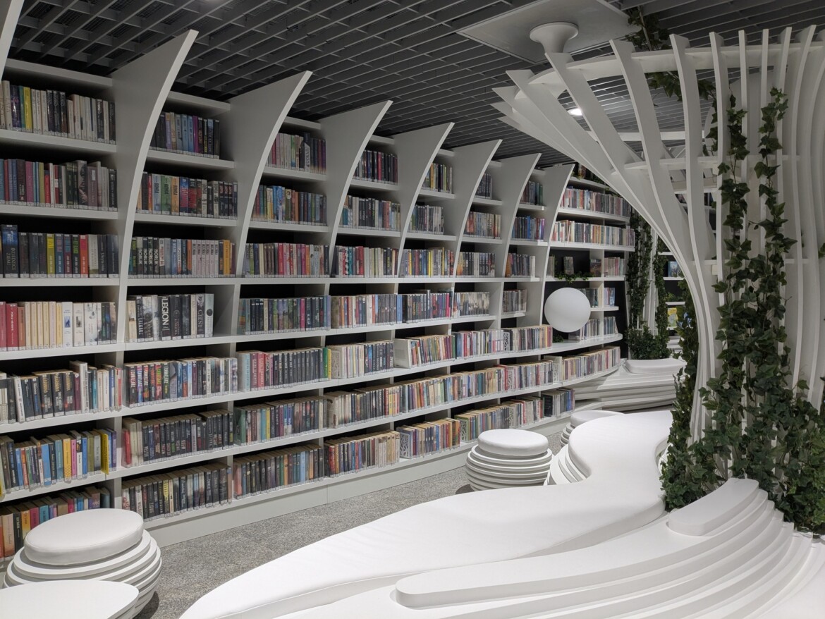 varsavia una biblioteca in metro per i pendolari