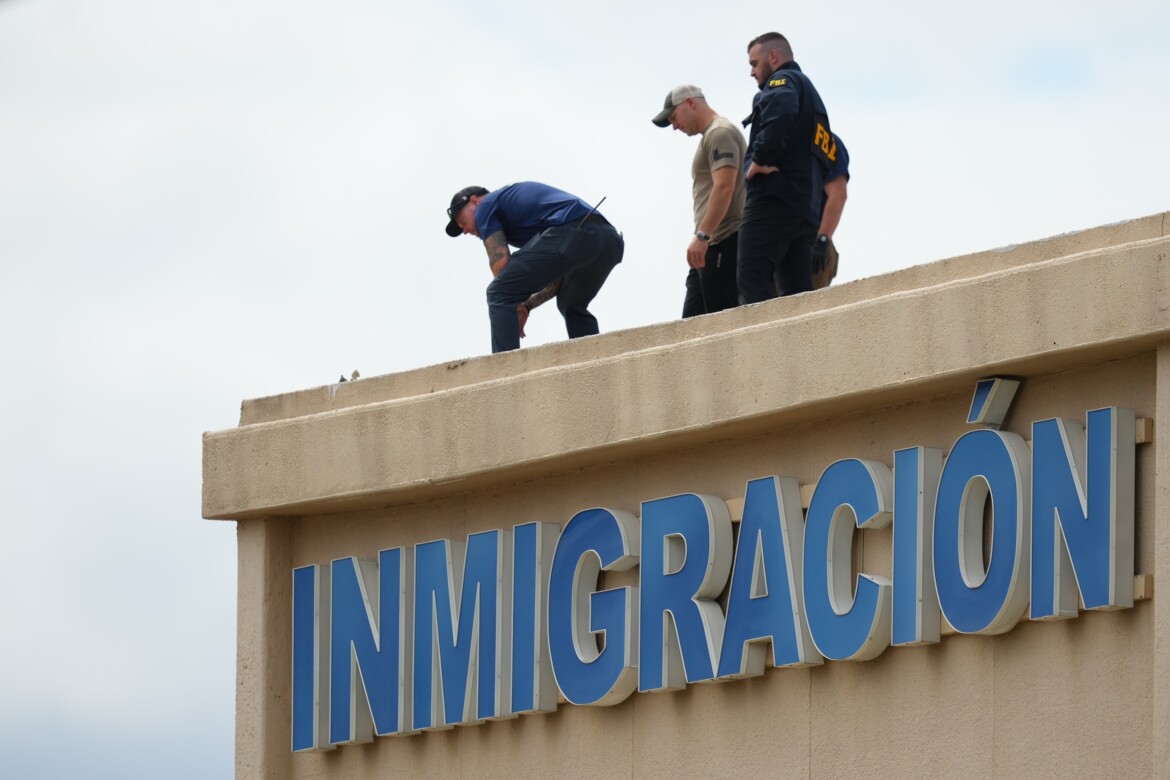 sparatoria all8217ice di dallas si allarga l8217offensiva contro la sinistra