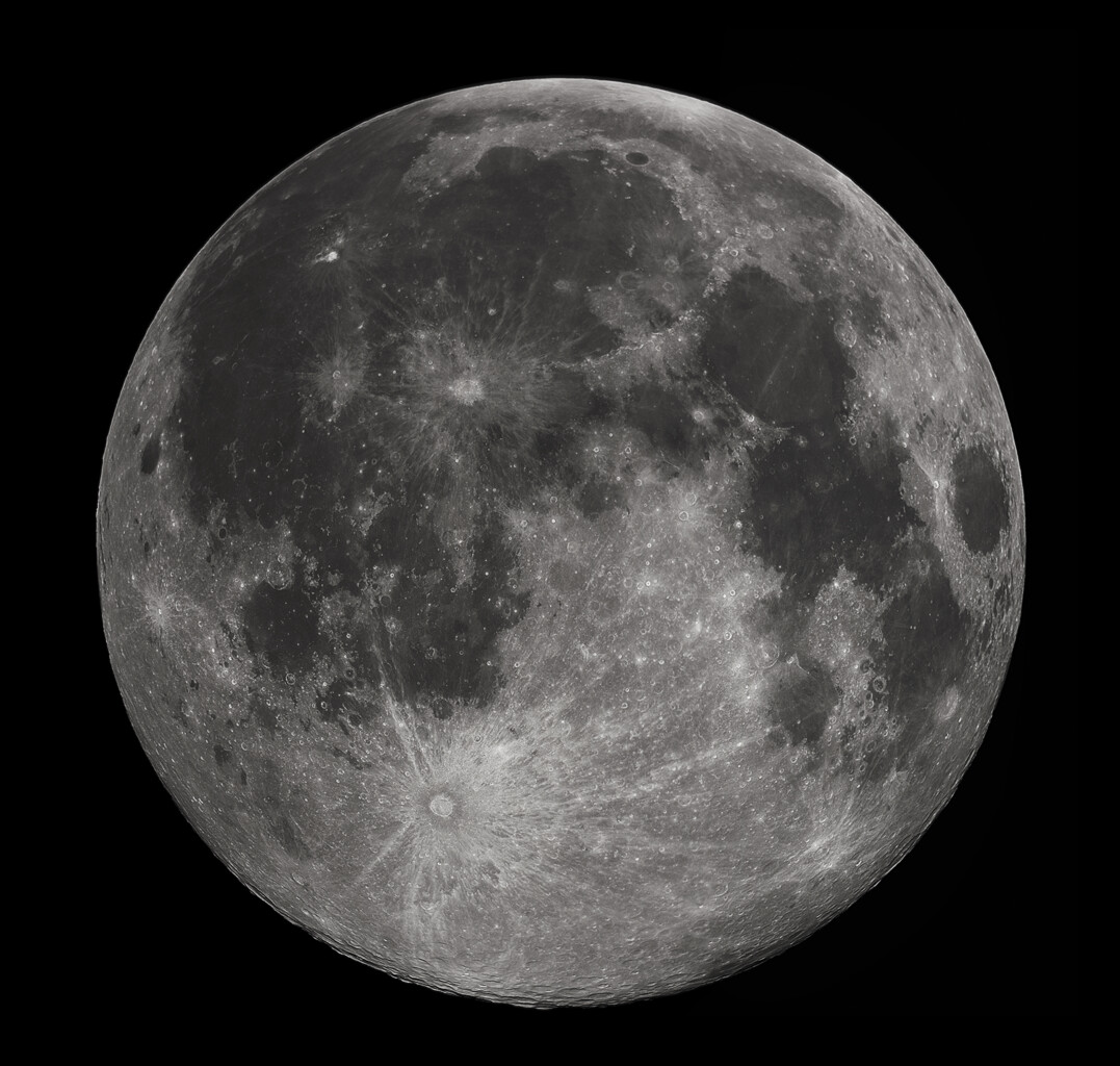 Riprendiamoci il buio. E la luna silenziosa