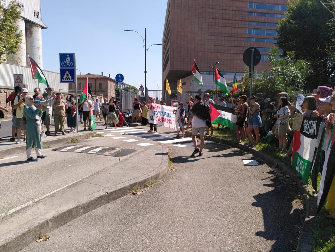 Carico di armi per Israele passato a Ravenna, manca l’autorizzazione Uama Carico di armi per Israele passato a Ravenna, manca l’autorizzazione Uama
