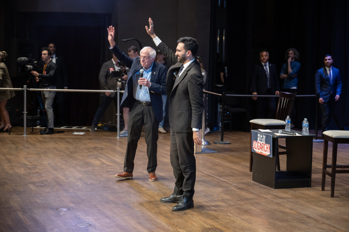 sanders e mamdani in comizio a new york cresce l8217alleanza progressista