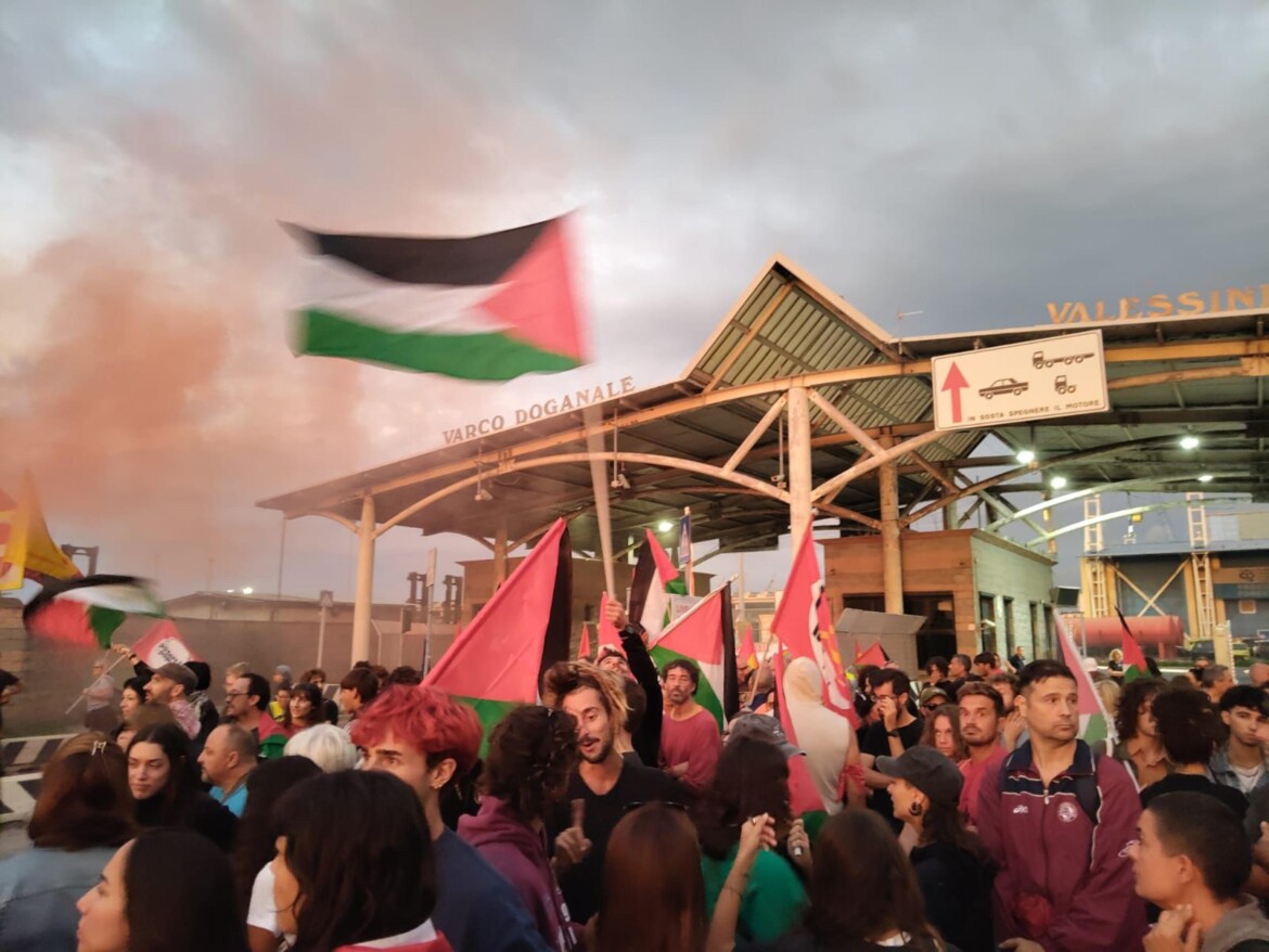 Livorno, i portuali respingono la nave israeliana