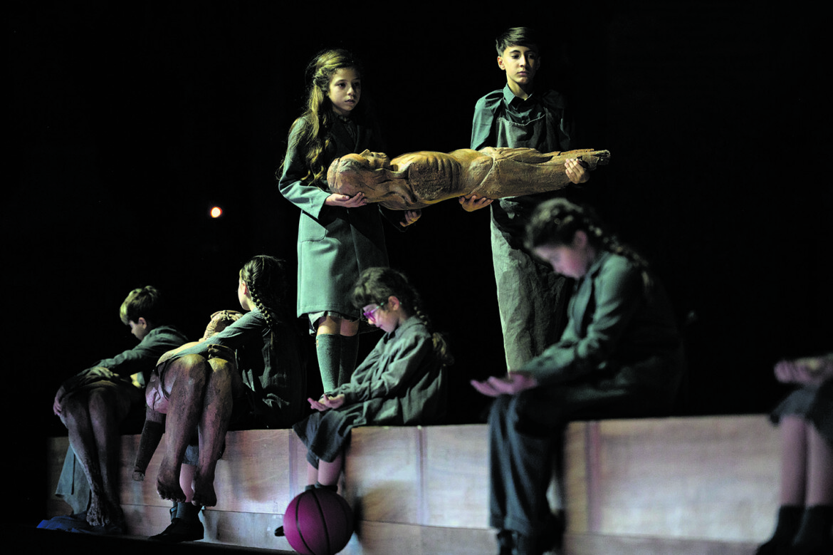 Stabat Mater, la tragedia e il rito tra passione e sentimento Stabat Mater, la tragedia e il rito tra passione e sentimento