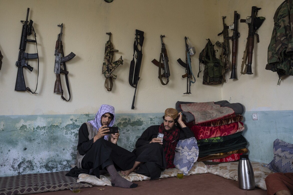 Afghanistan, il buio della Rete. I talebani spengono il web