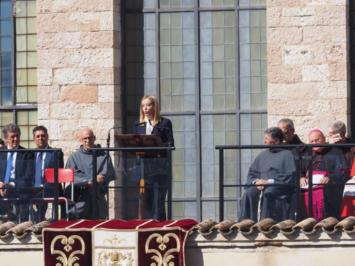 Meloni usa San Francesco: «Uomo di pace mai estremista»