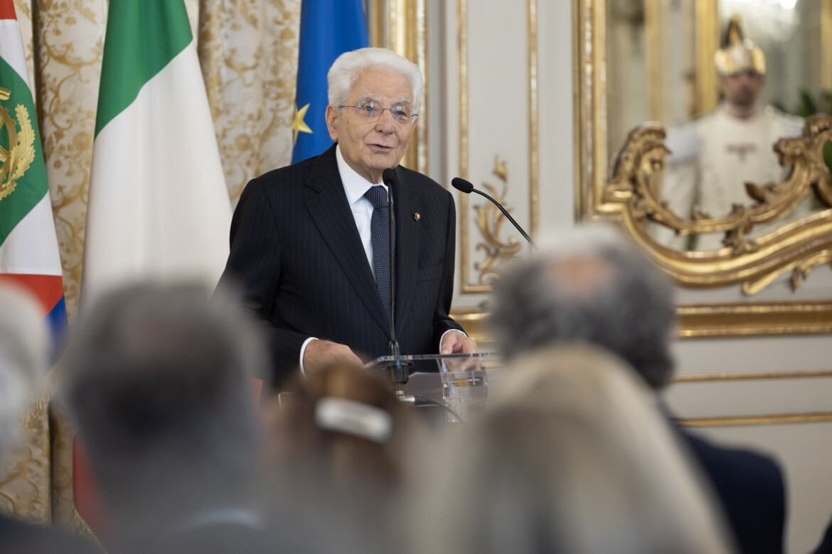 San Francesco sfratta Santa Caterina. Mattarella bacchetta il governo