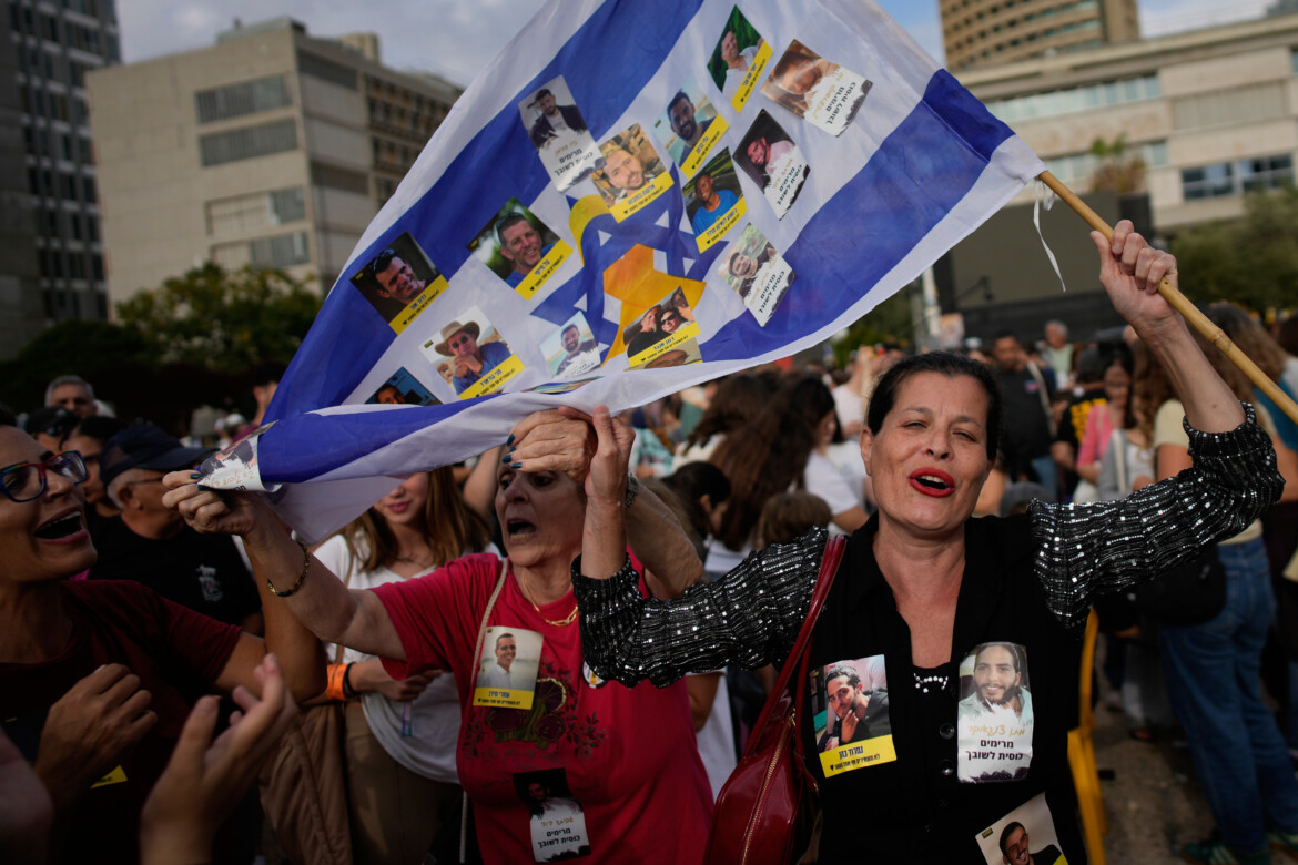 tutti a piazza degli ostaggi tel aviv ascolta bibi ma il suo eroe 232 donald