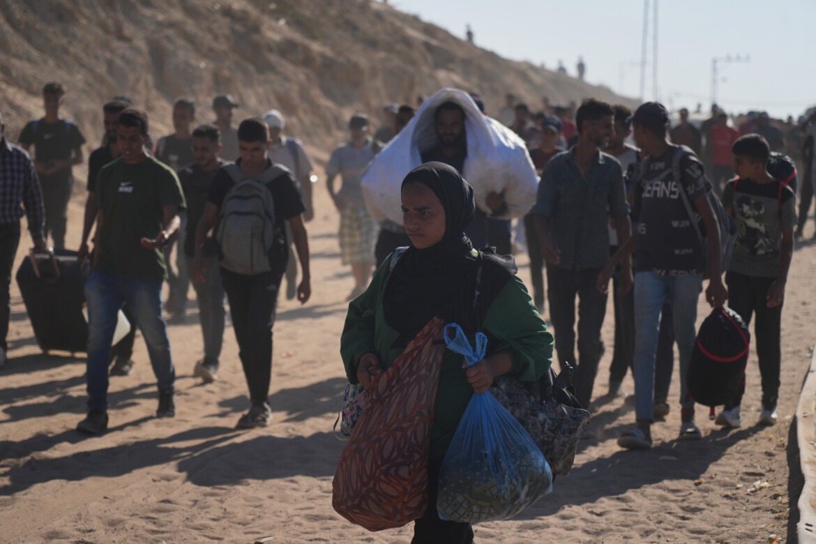 La lunga marcia di Gaza Migliaia diretti verso nord