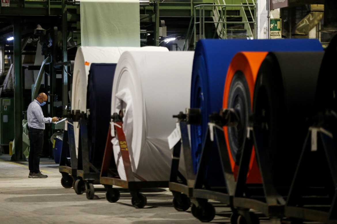 Produzione industrale a picco, Cgil: «Mai così dal dopoguerra»