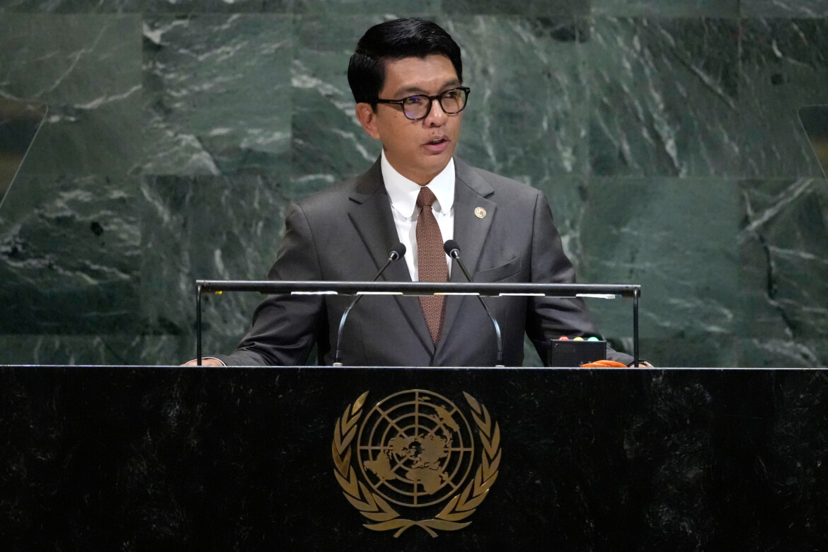 Madagascar, i militari con la Generazione X. E Rajoelina è costretto alla fuga Madagascar, i militari con la Generazione X. E Rajoelina è costretto alla fuga