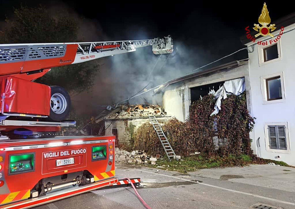 Fanno esplodere il casolare per evitare lo sfratto: 3 morti Fanno esplodere il casolare per evitare lo sfratto: 3 morti