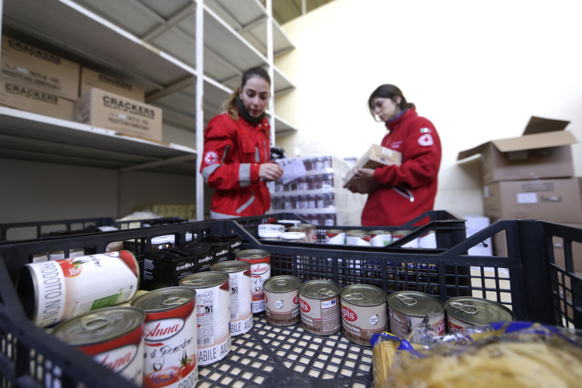 Un paese in povertà: 5 milioni di famiglie faticano a mangiare
