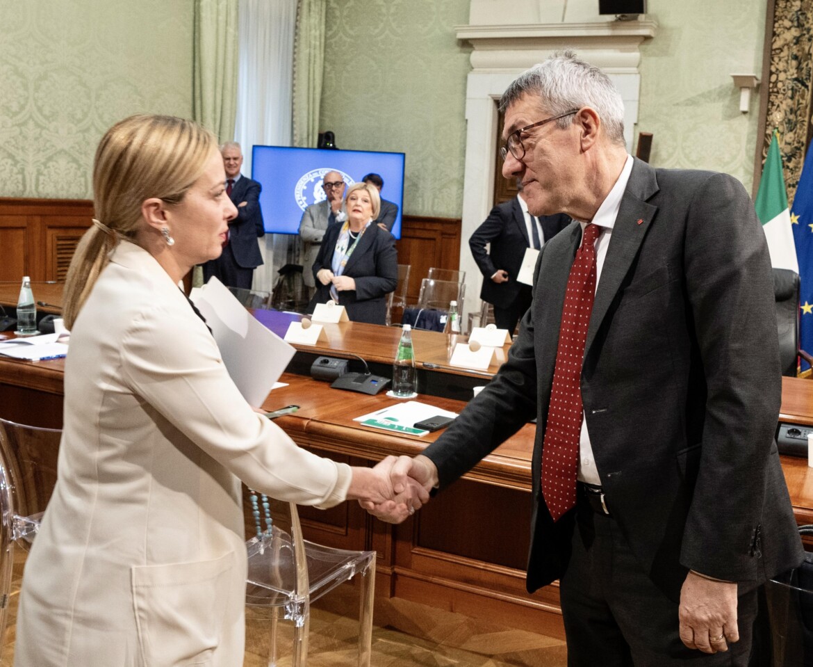 Meloni attacca Landini: «Mi ha dato della cortigiana» Meloni attacca Landini: «Mi ha dato della cortigiana»